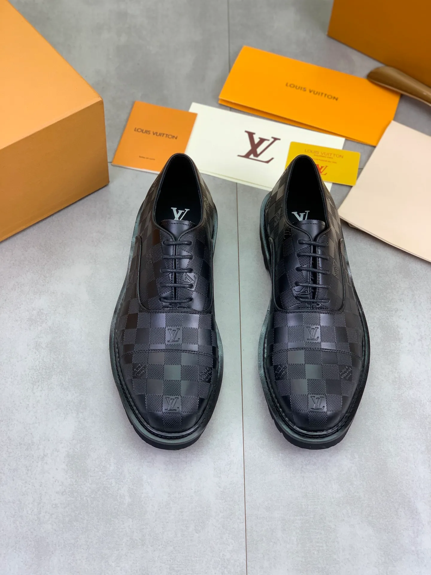 Factory price P820 💎💎💎Top version LOUIS VUITTON [Louis Vuitton] - LV men's business casual leather shoes, luxurious and noble 👞All imported original cowhide, just to create a more comfortable wearing experience, upper: original high-end calfskin➕Imported soft cowhide lining, original lightweight foam outsole✔️Color: 3️⃣colors available Size: 39-44 (38.45 46 can be customized (non-returnable)